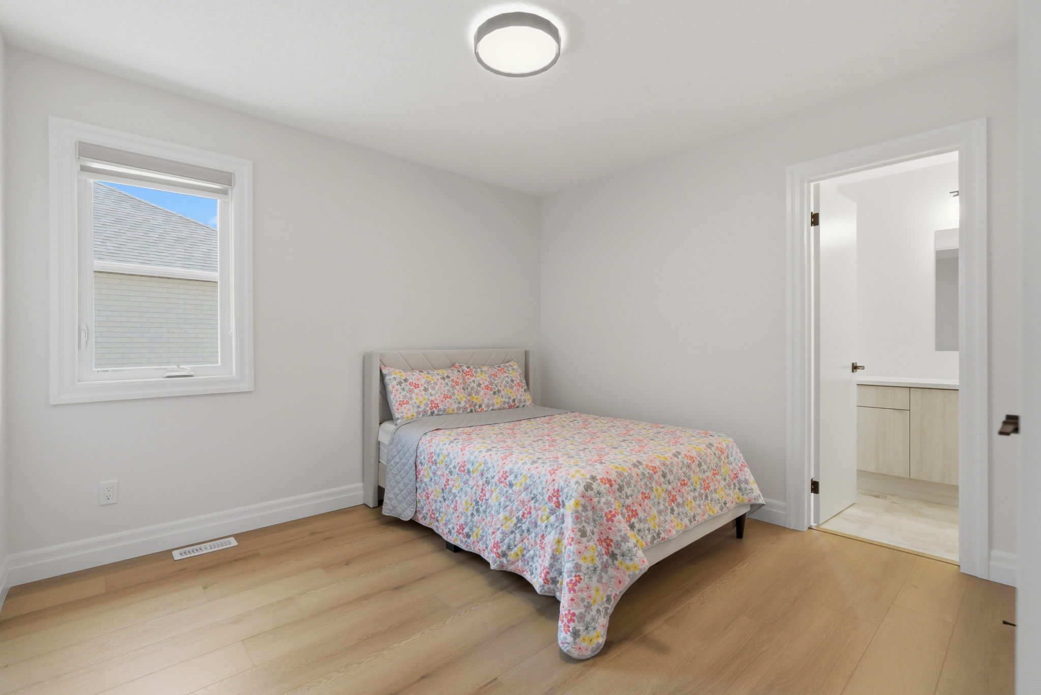  Photo 53