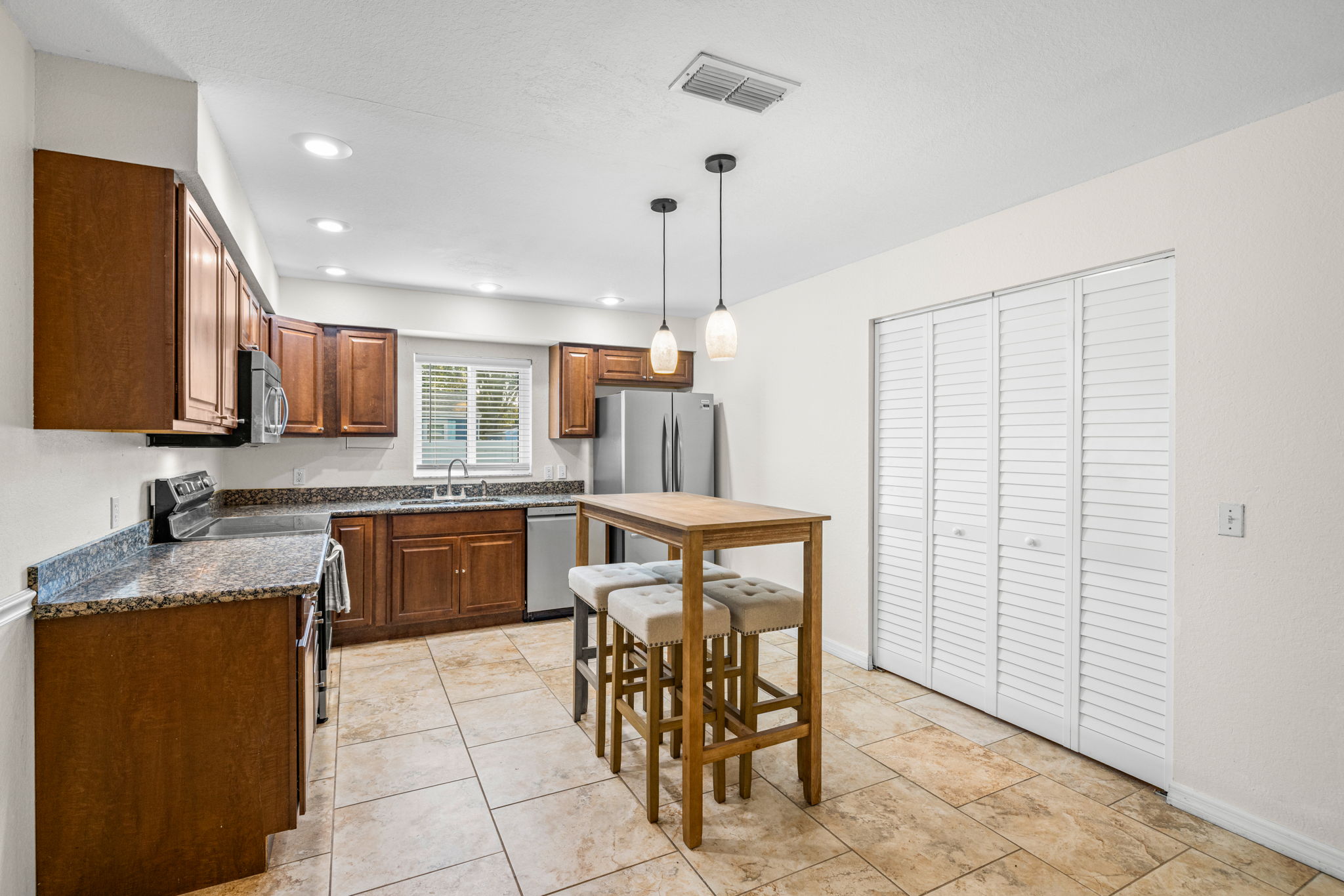 11 - 4500 23rd Ave S, St. Petersburg, FL 33711, USA