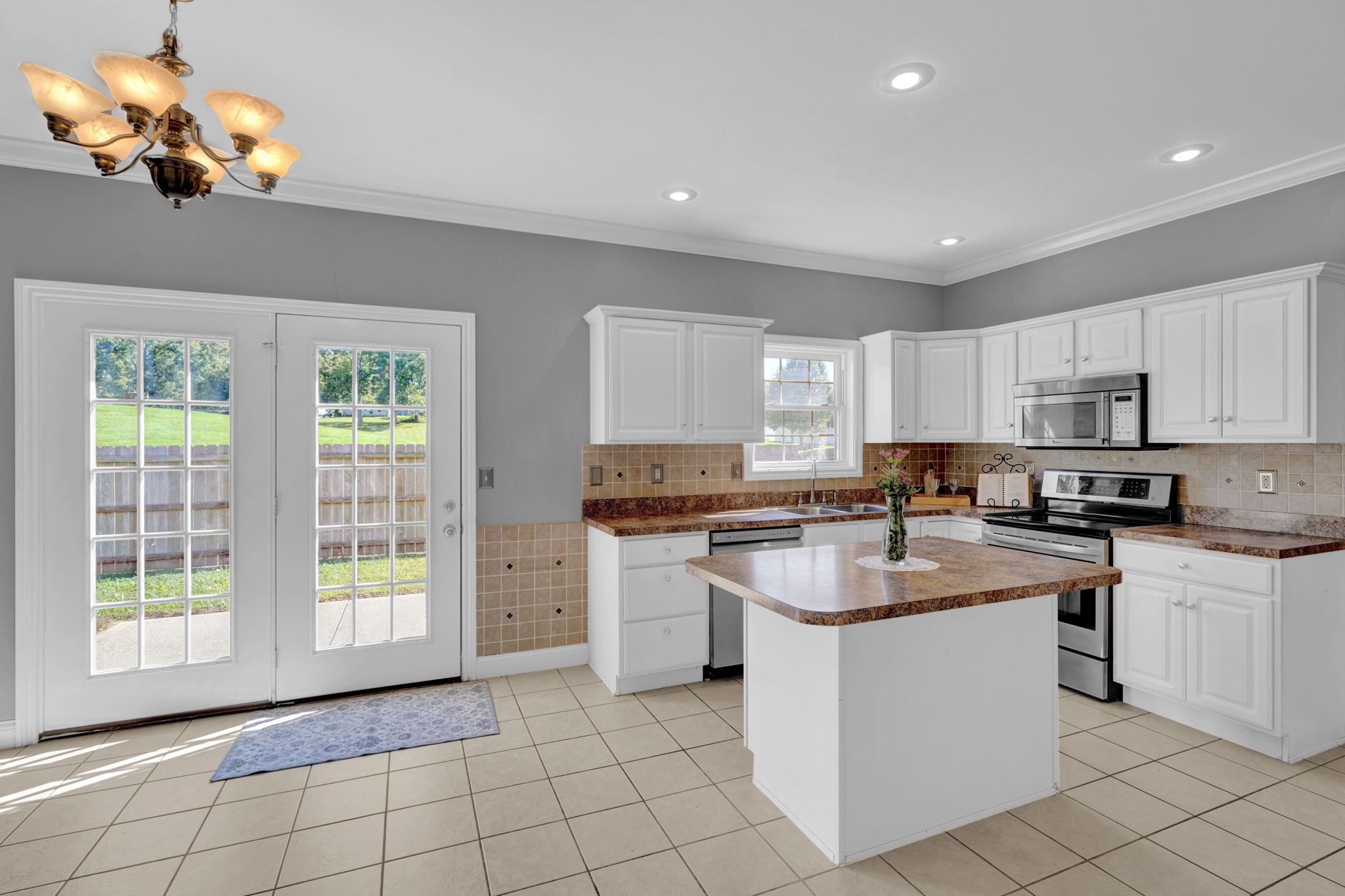 Fully Applianced Kitchen