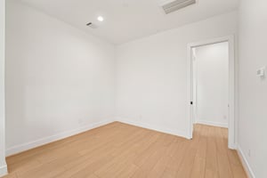 Terry St-L0705-023.jpg