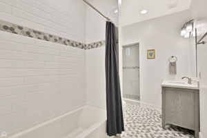 4504 N Keokuk Ave_022