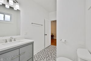 4504 N Keokuk Ave_041