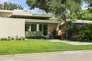  Photo 0