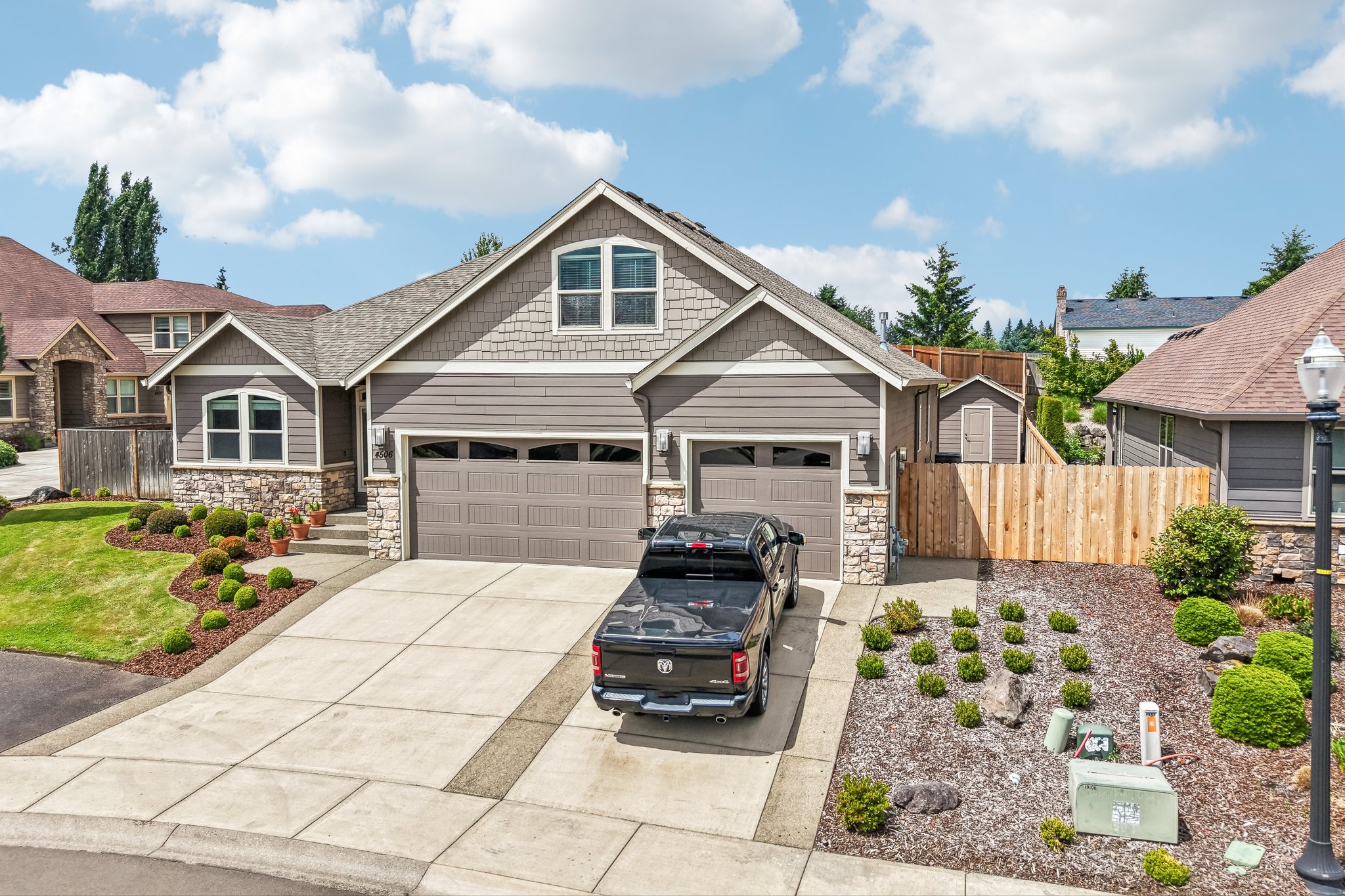 NE 121st St-S1006-064.jpg