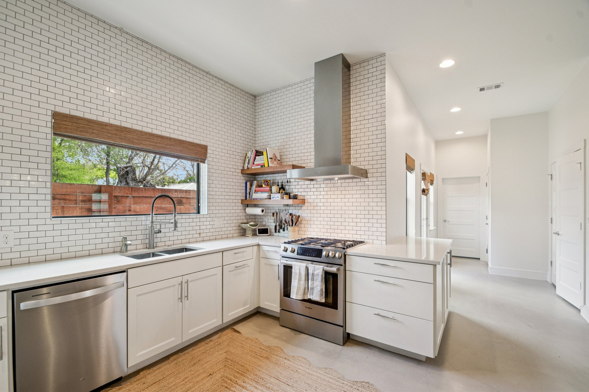 Russell Dr B-S2603-013.jpg