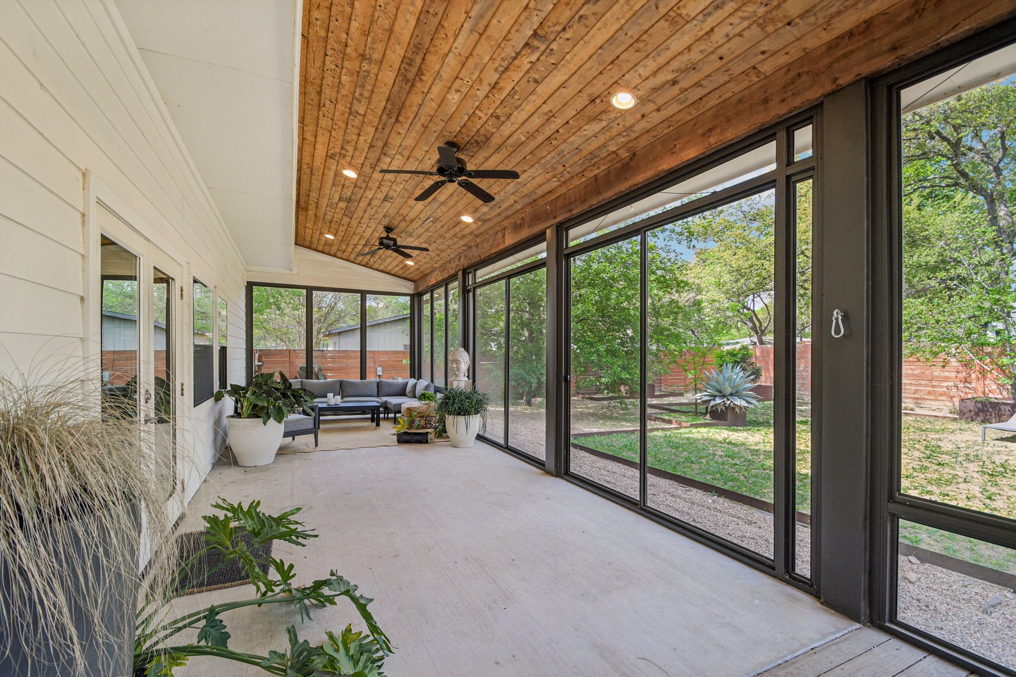 Russell Dr B-S2603-033.jpg