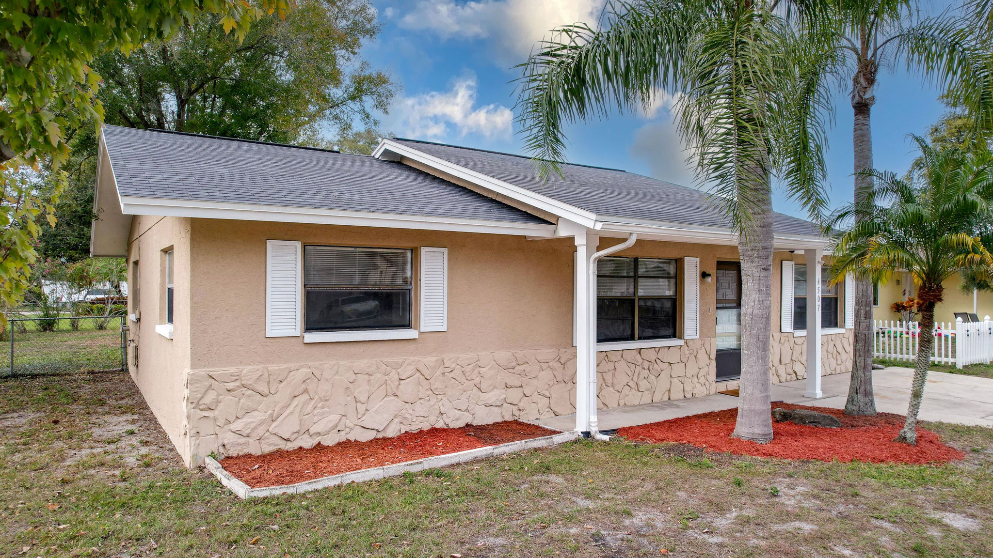  Photo 4
