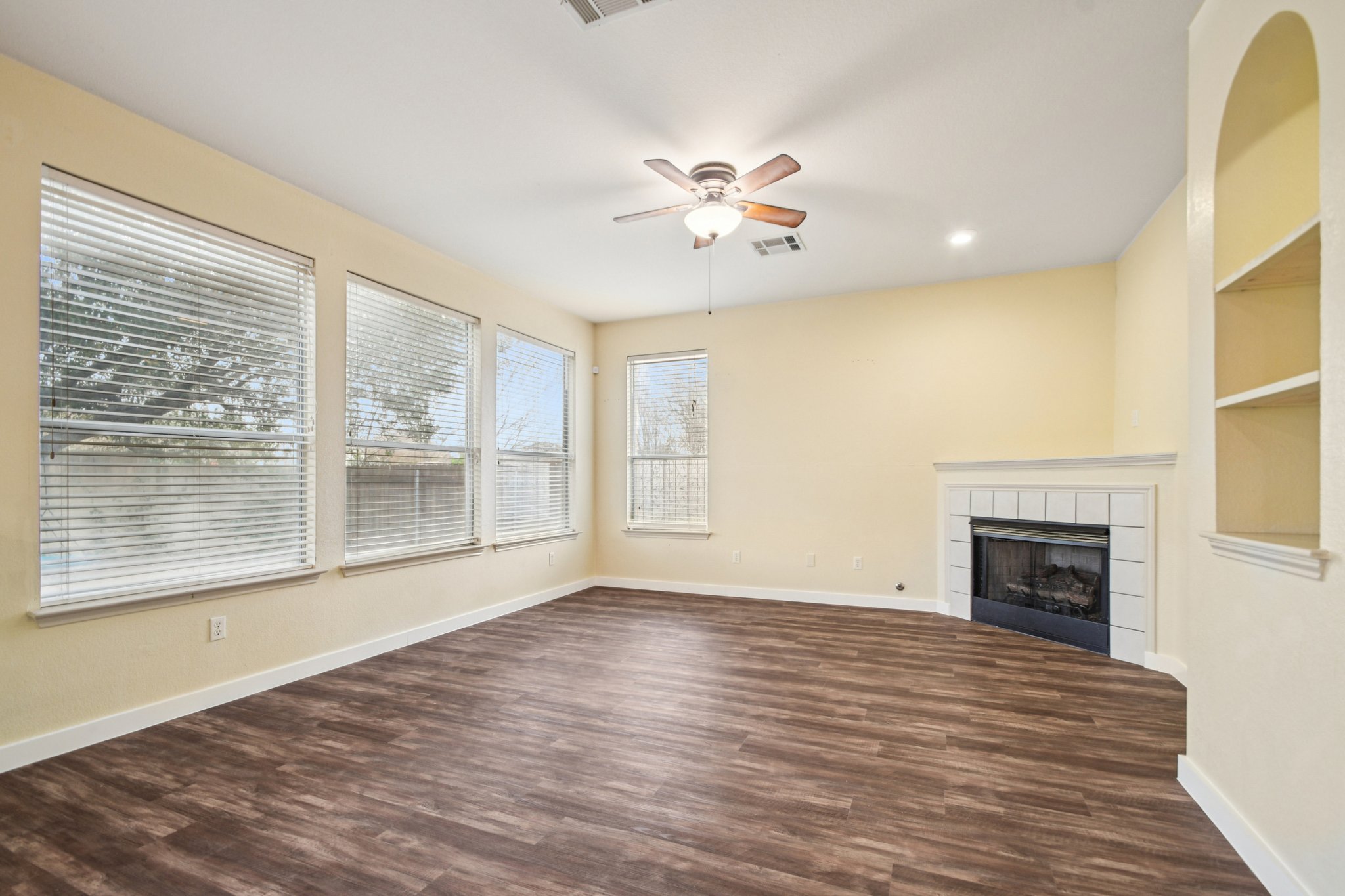 Chesney Ridge Dr-S1001-004.jpg