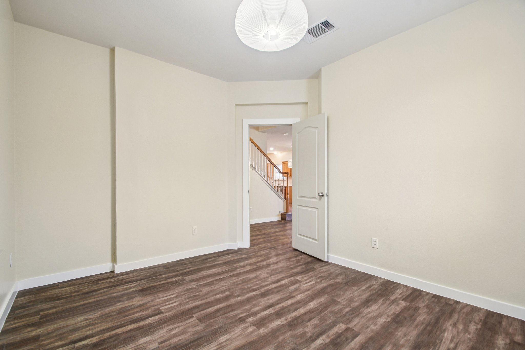 Chesney Ridge Dr-S1001-012.jpg