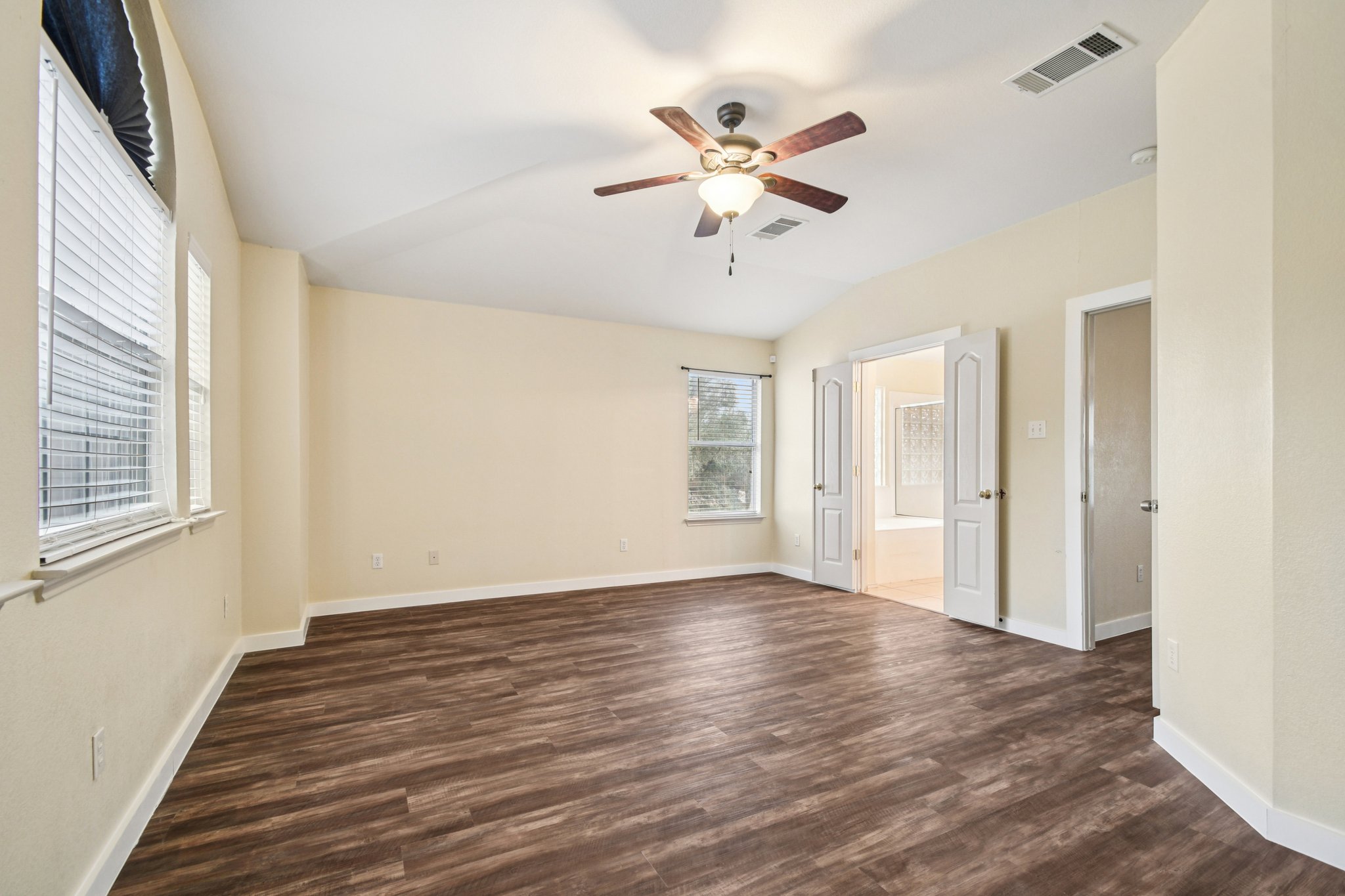 Chesney Ridge Dr-S1001-018.jpg