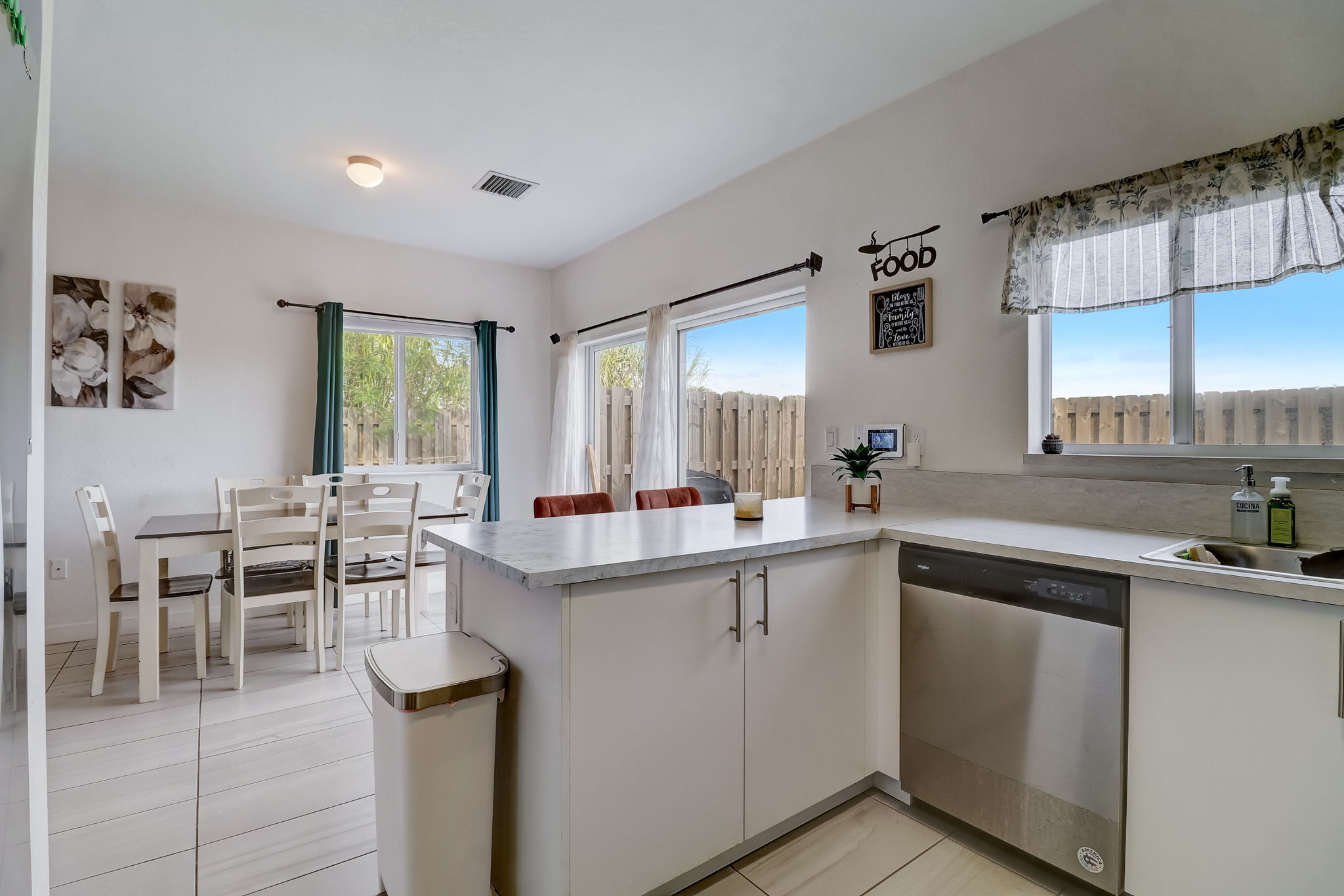 NW 12 AVE-011