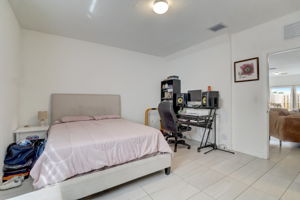NW 12 AVE-027