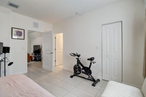 NW 12 AVE-028