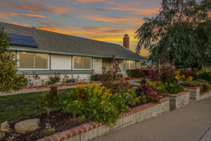 451 San Miguel Way, Santa Paula, CA 93060, USA Photo 3