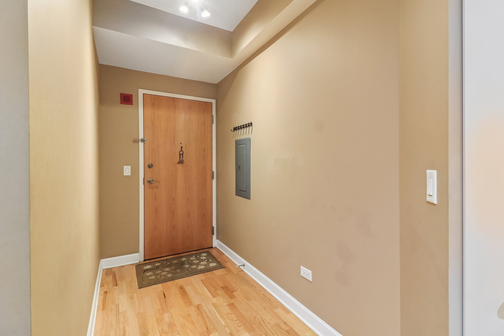 W Huron St 1112-S1710-005.jpg