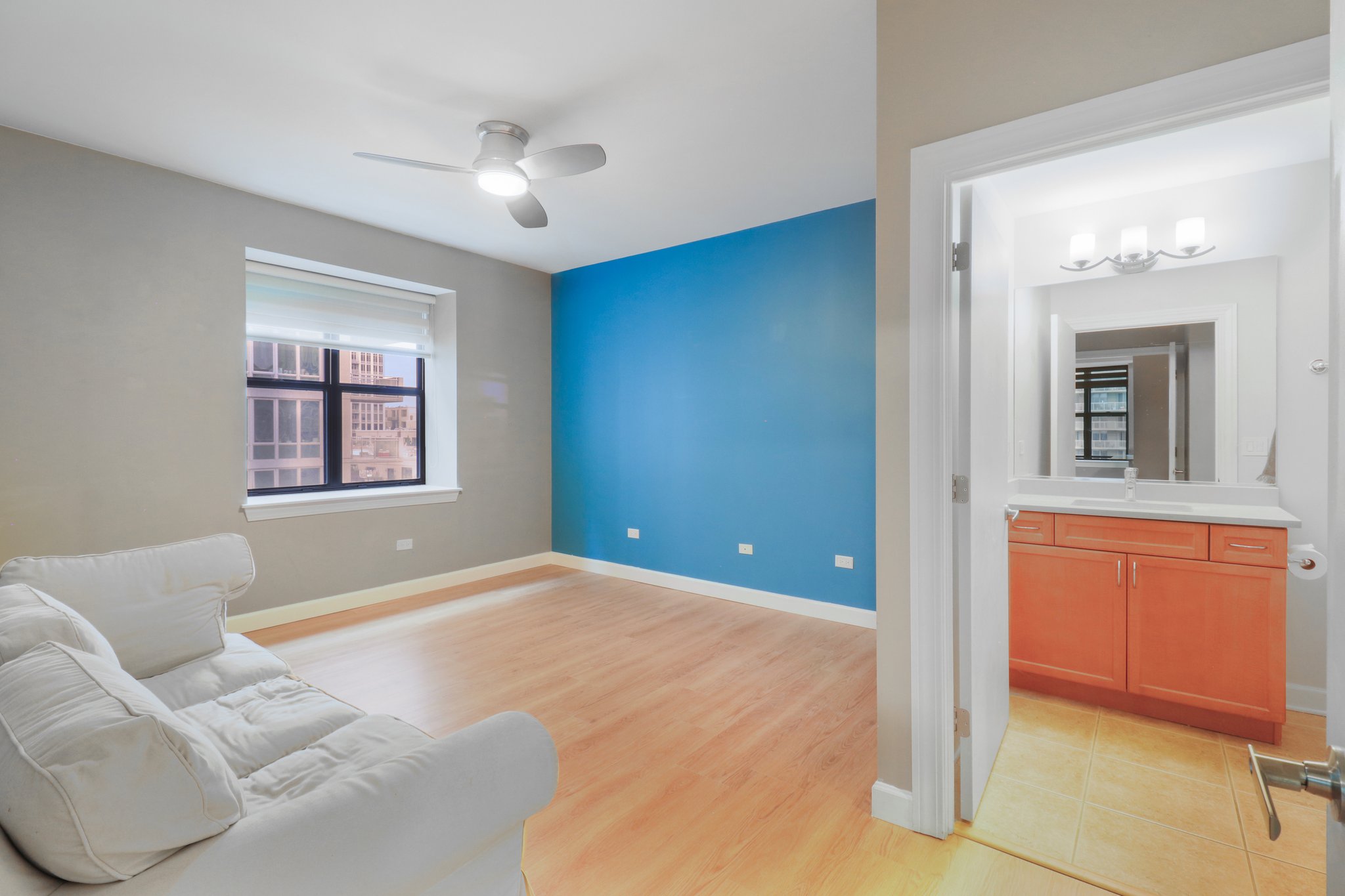 W Huron St 1112-S1710-007.jpg