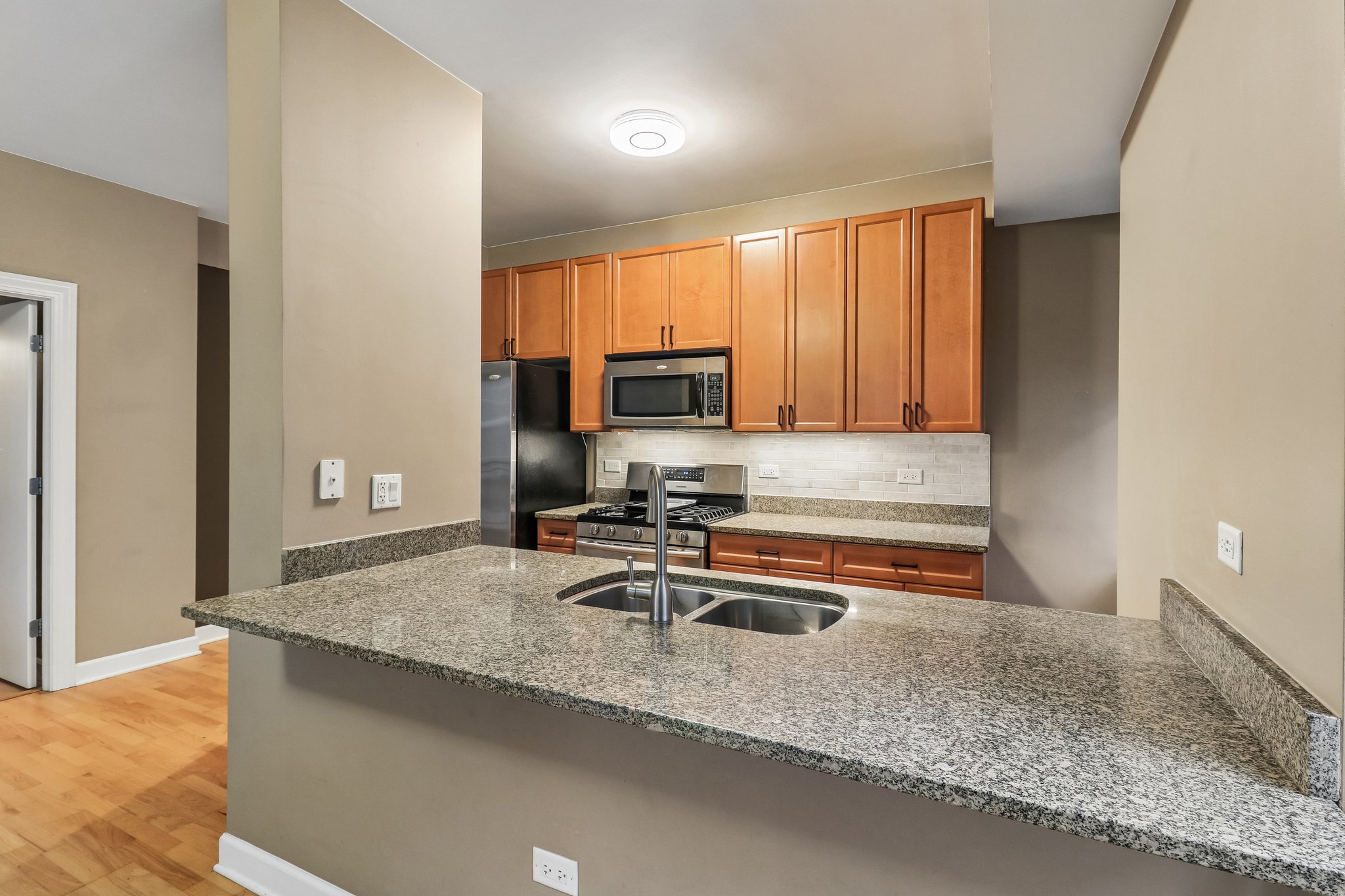 W Huron St 1112-S1710-014.jpg