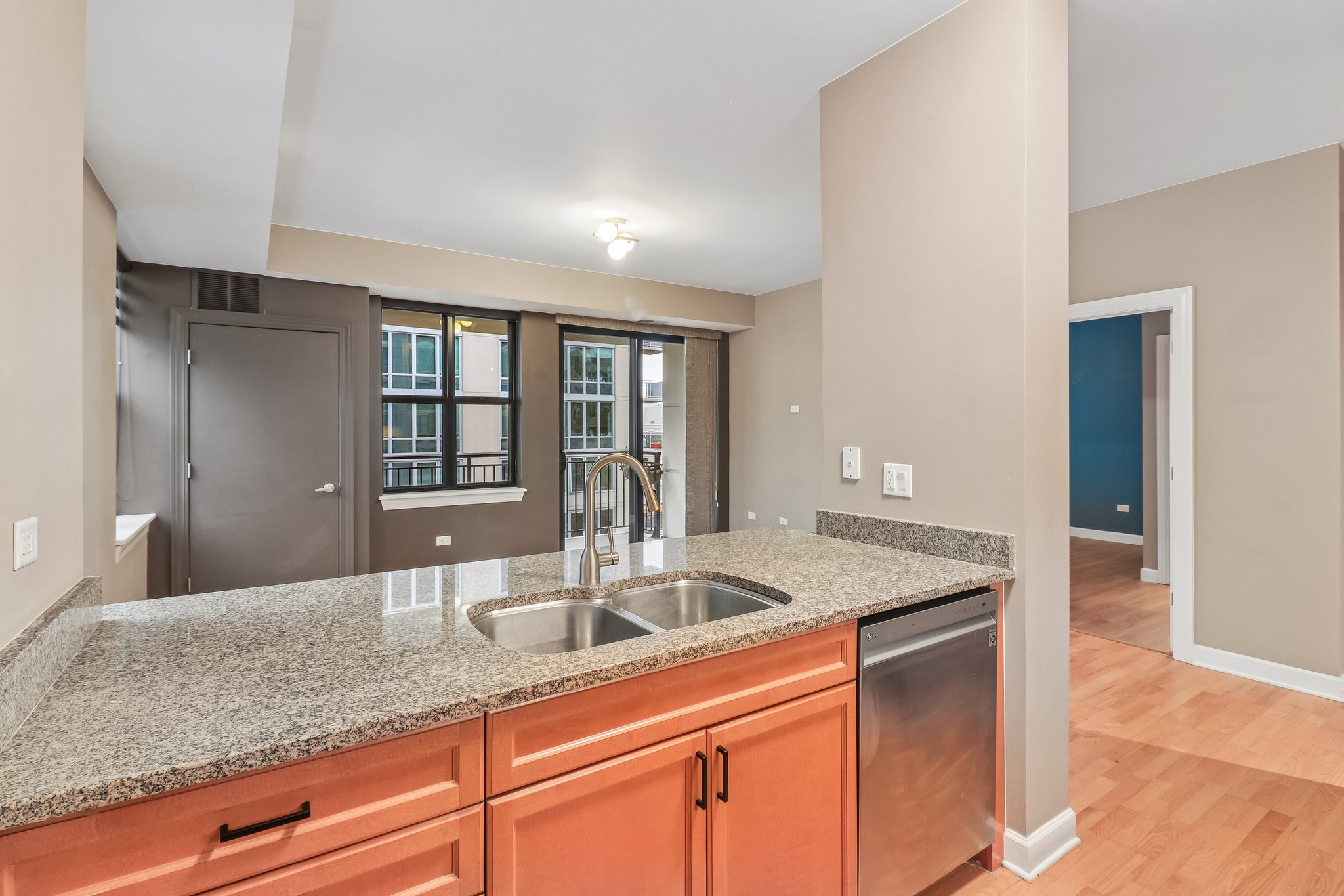 W Huron St 1112-S1710-016.jpg
