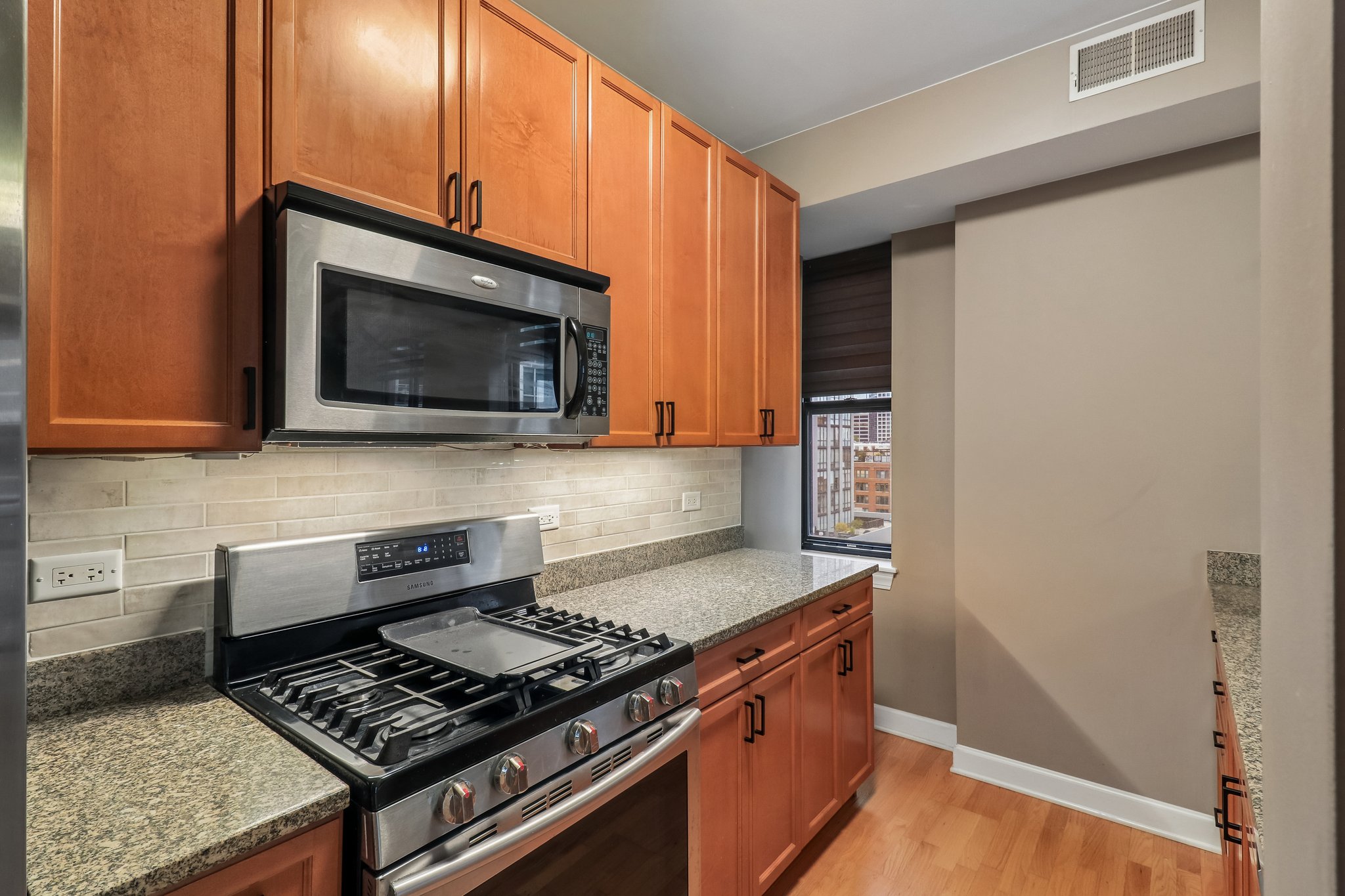 W Huron St 1112-S1710-018.jpg