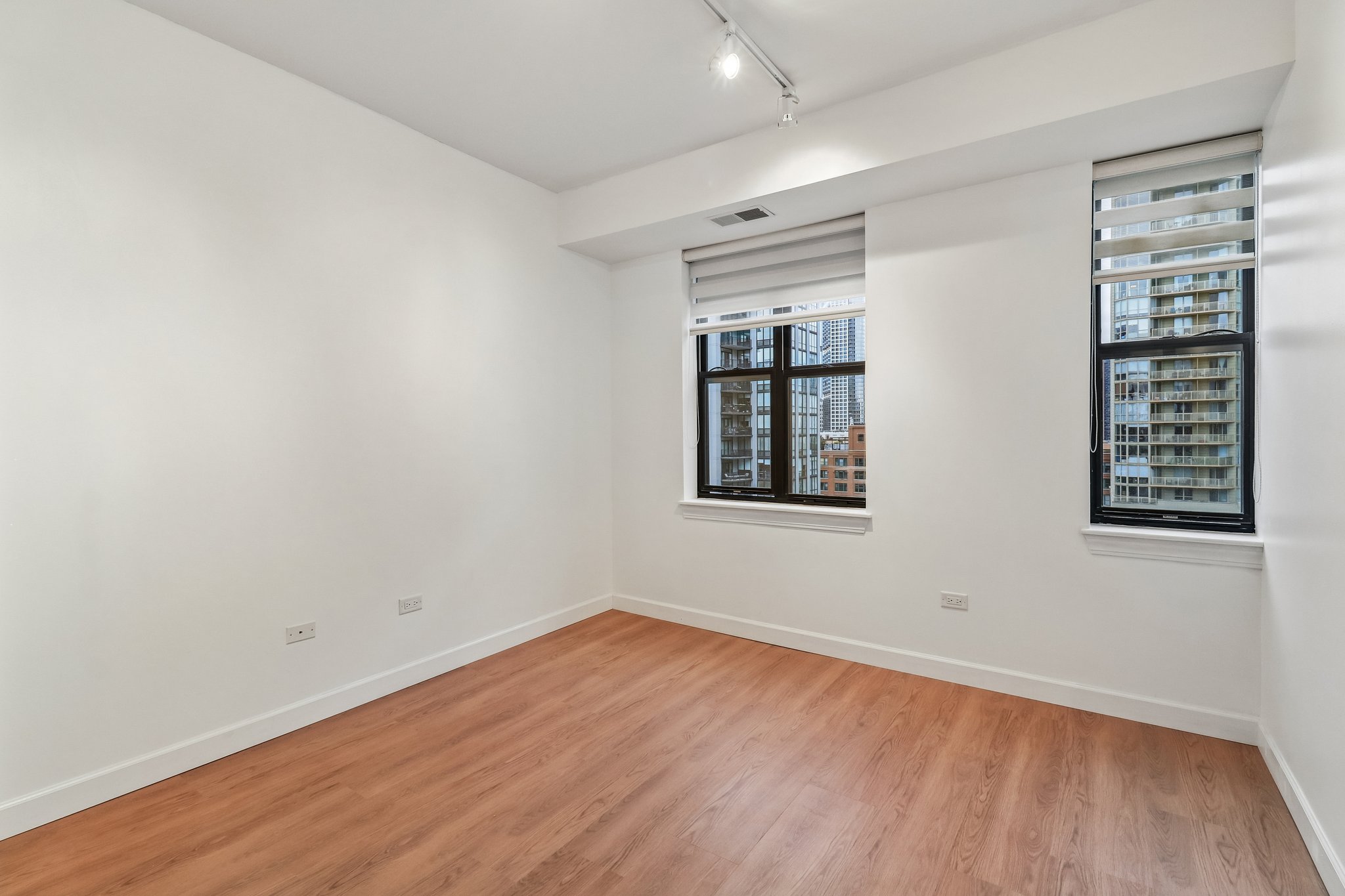 W Huron St 1112-S1710-022.jpg