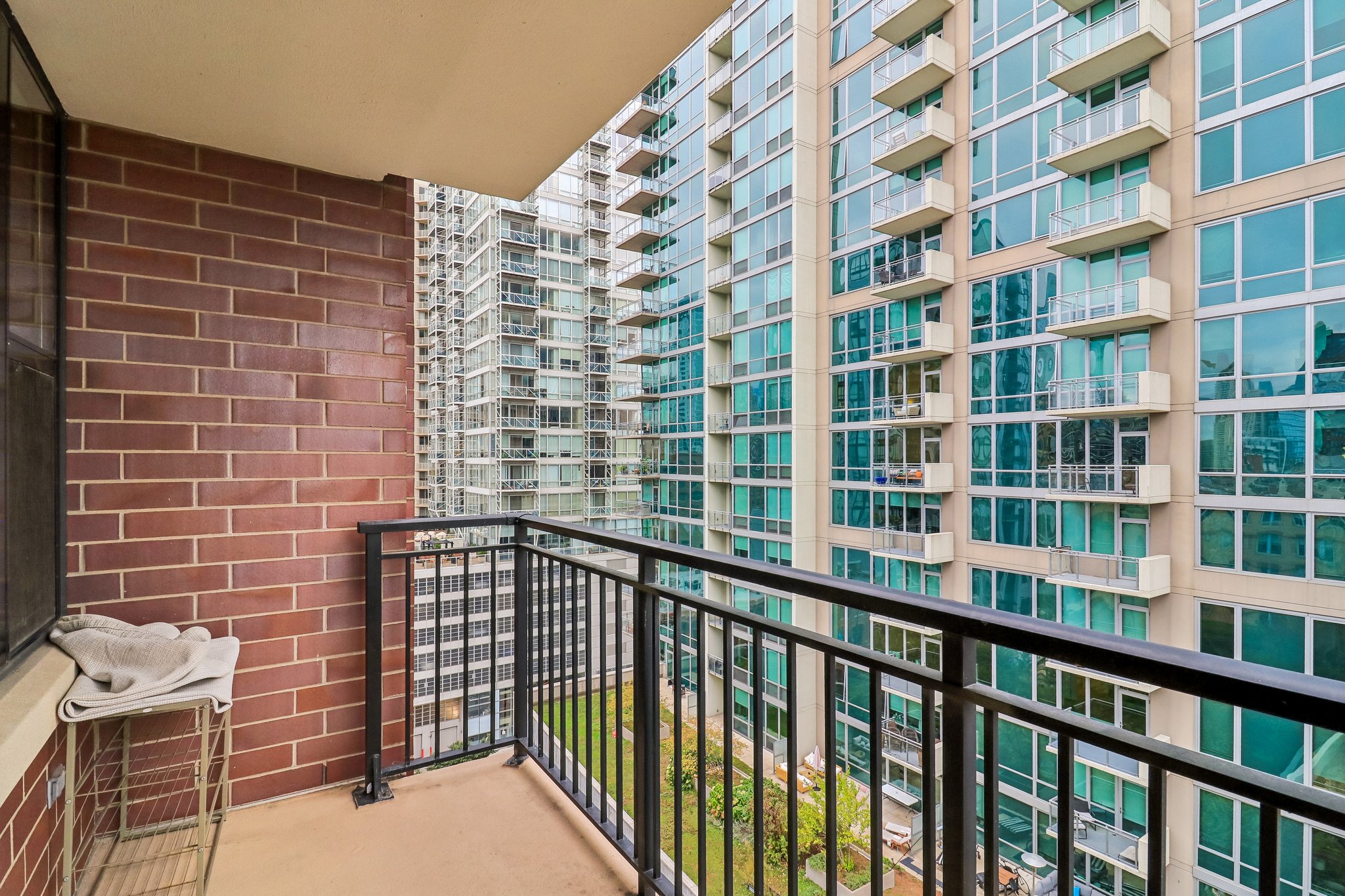 W Huron St 1112-S1710-027.jpg