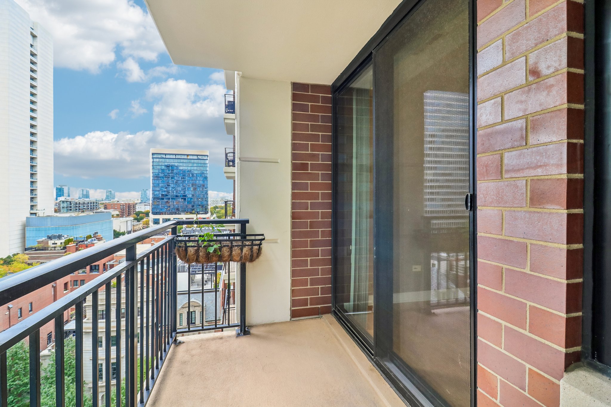 W Huron St 1112-S1710-029.jpg