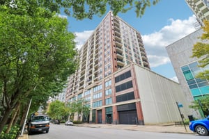 W Huron St 1112-S1710-002.jpg
