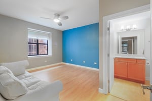 W Huron St 1112-S1710-007.jpg