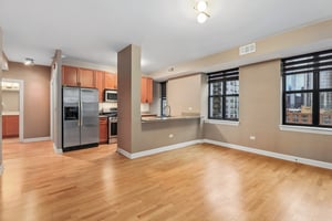 W Huron St 1112-S1710-012.jpg
