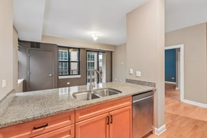 W Huron St 1112-S1710-016.jpg