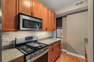W Huron St 1112-S1710-018.jpg