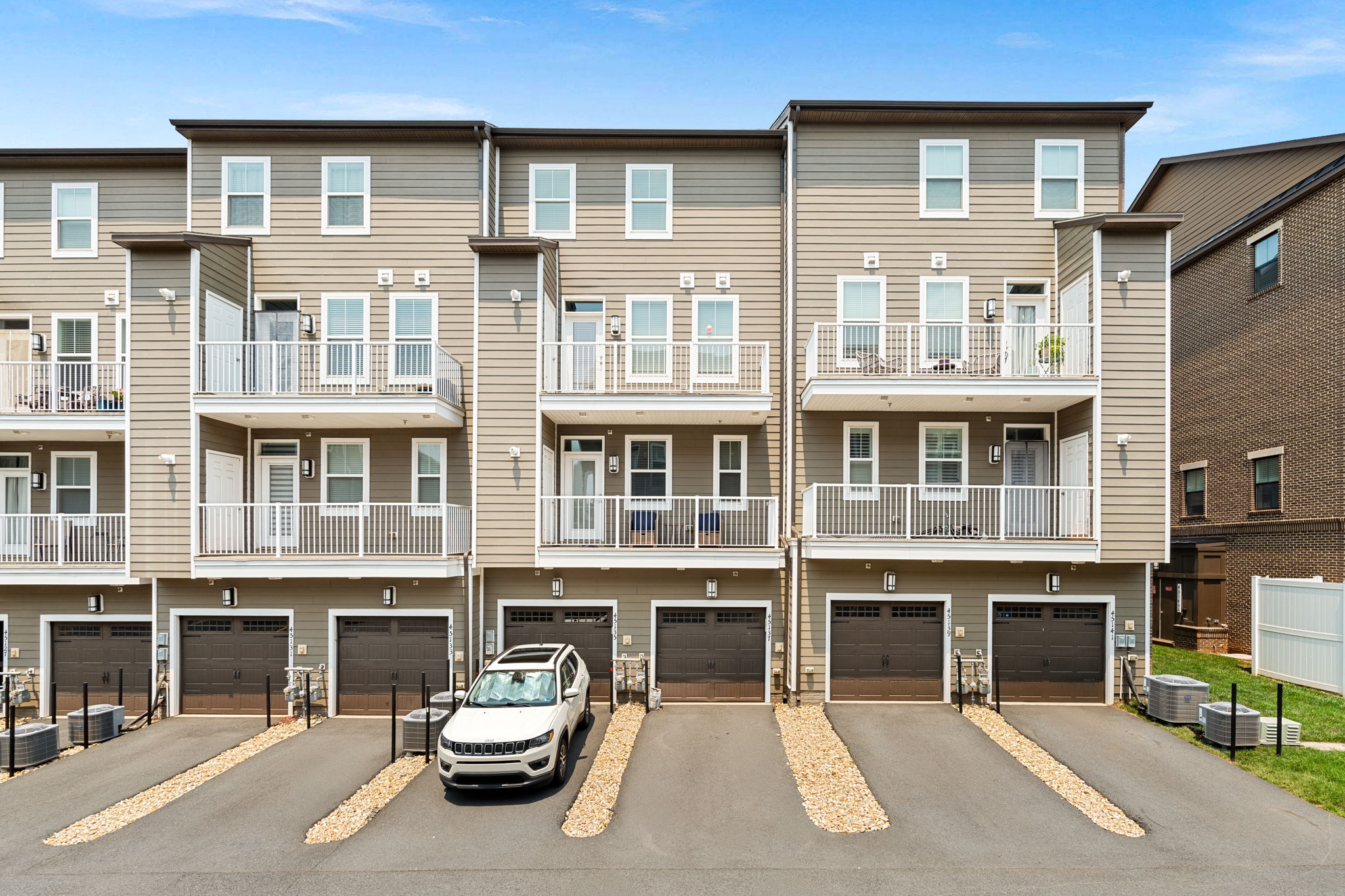  Photo 40