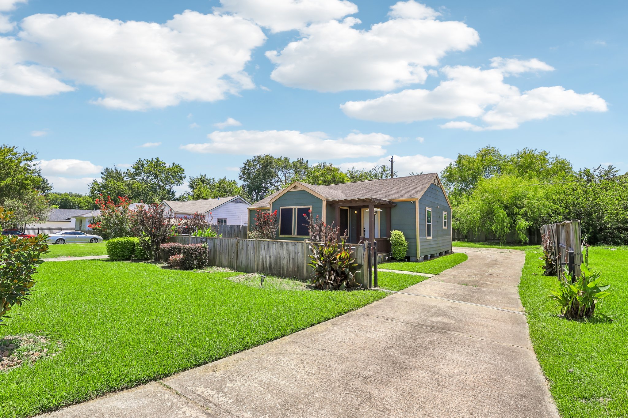 Dewberry St-S2107-002.jpg