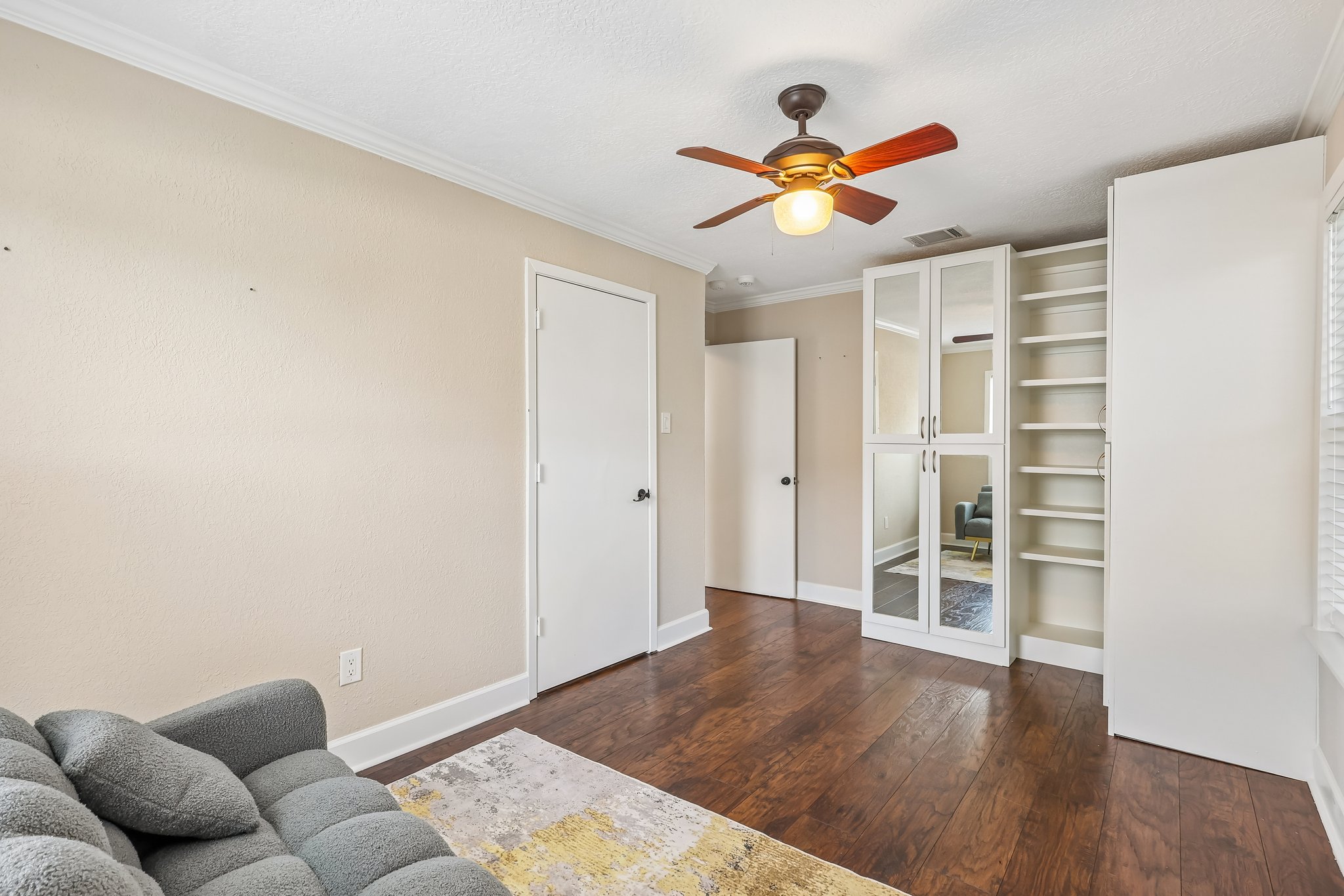 Dewberry St-S2107-009.jpg