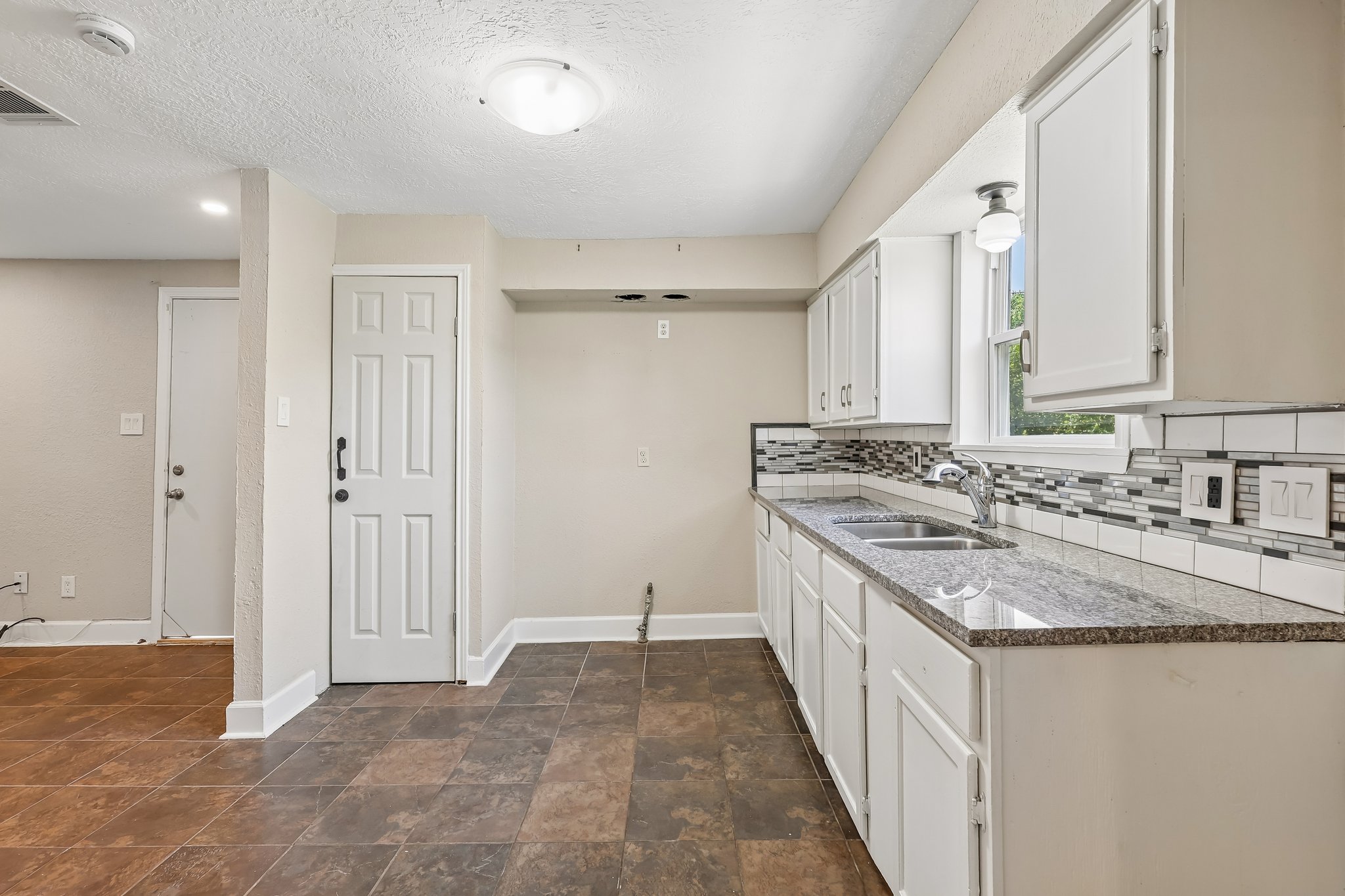 Dewberry St-S2107-010.jpg