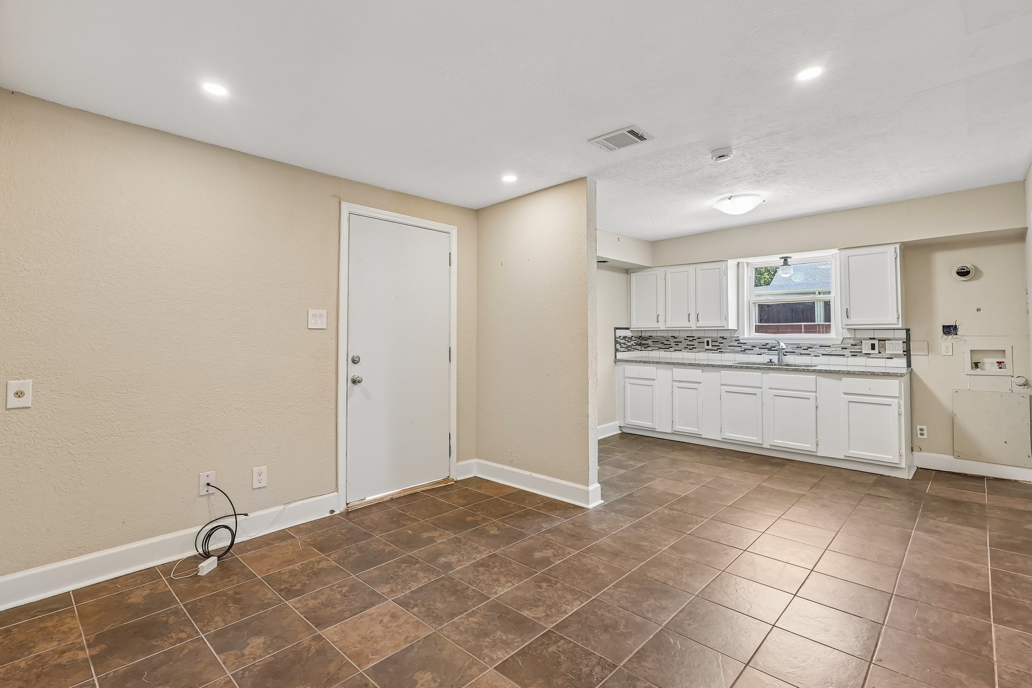 Dewberry St-S2107-012.jpg