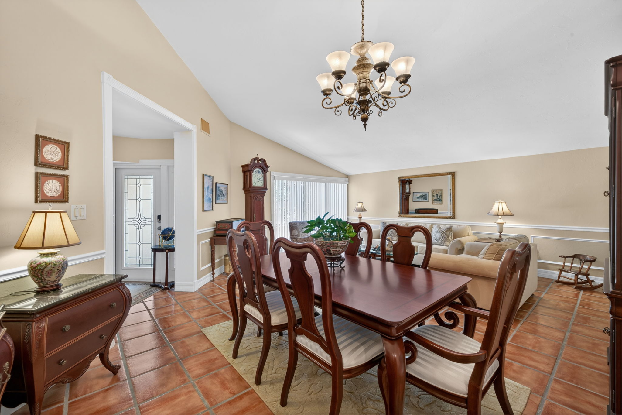 Dining Room 2 of 2
