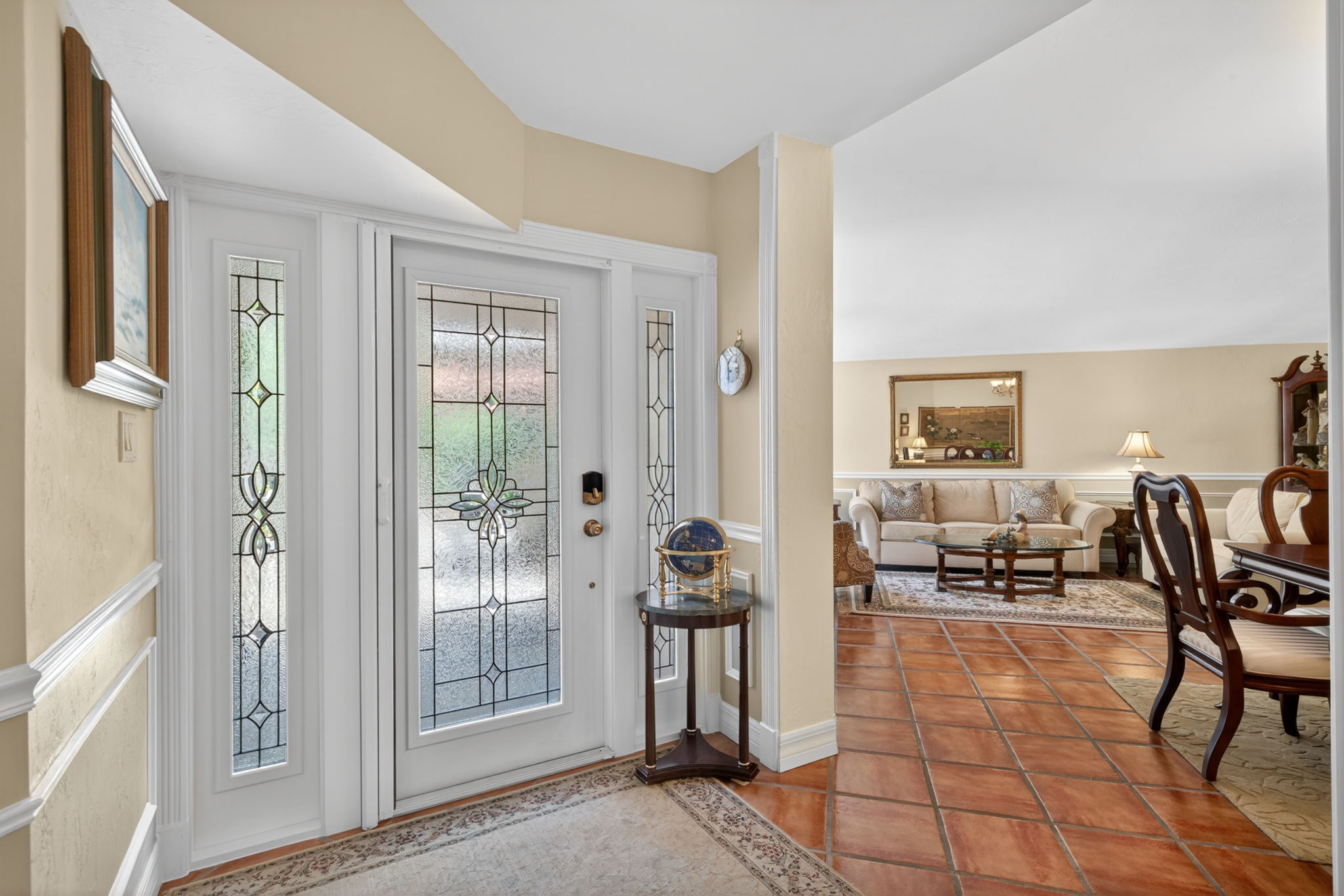 Foyer 2 of 2