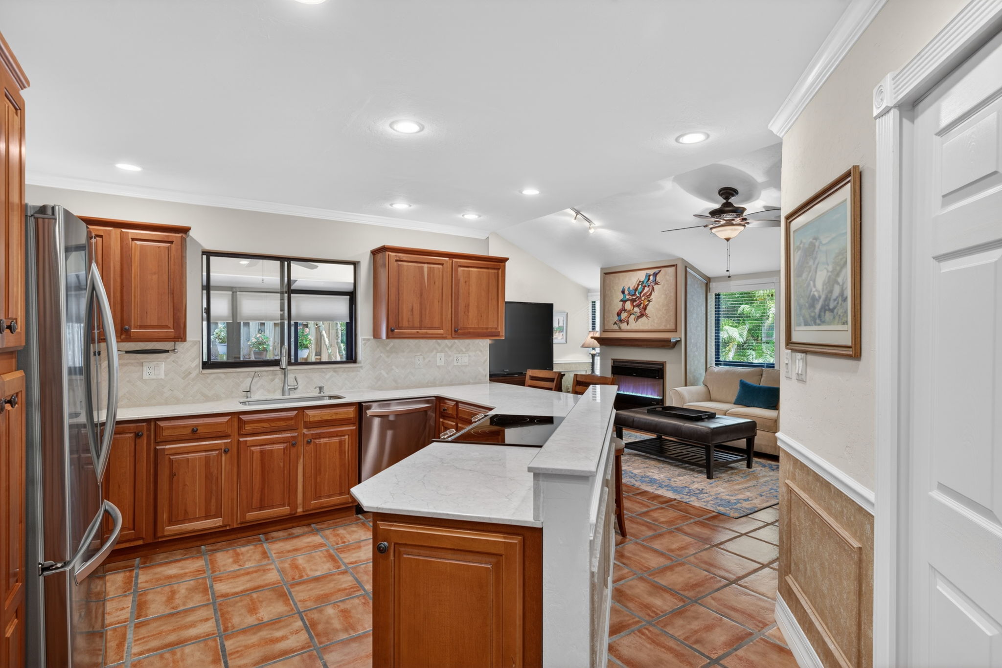 Kitchen 2 of 6