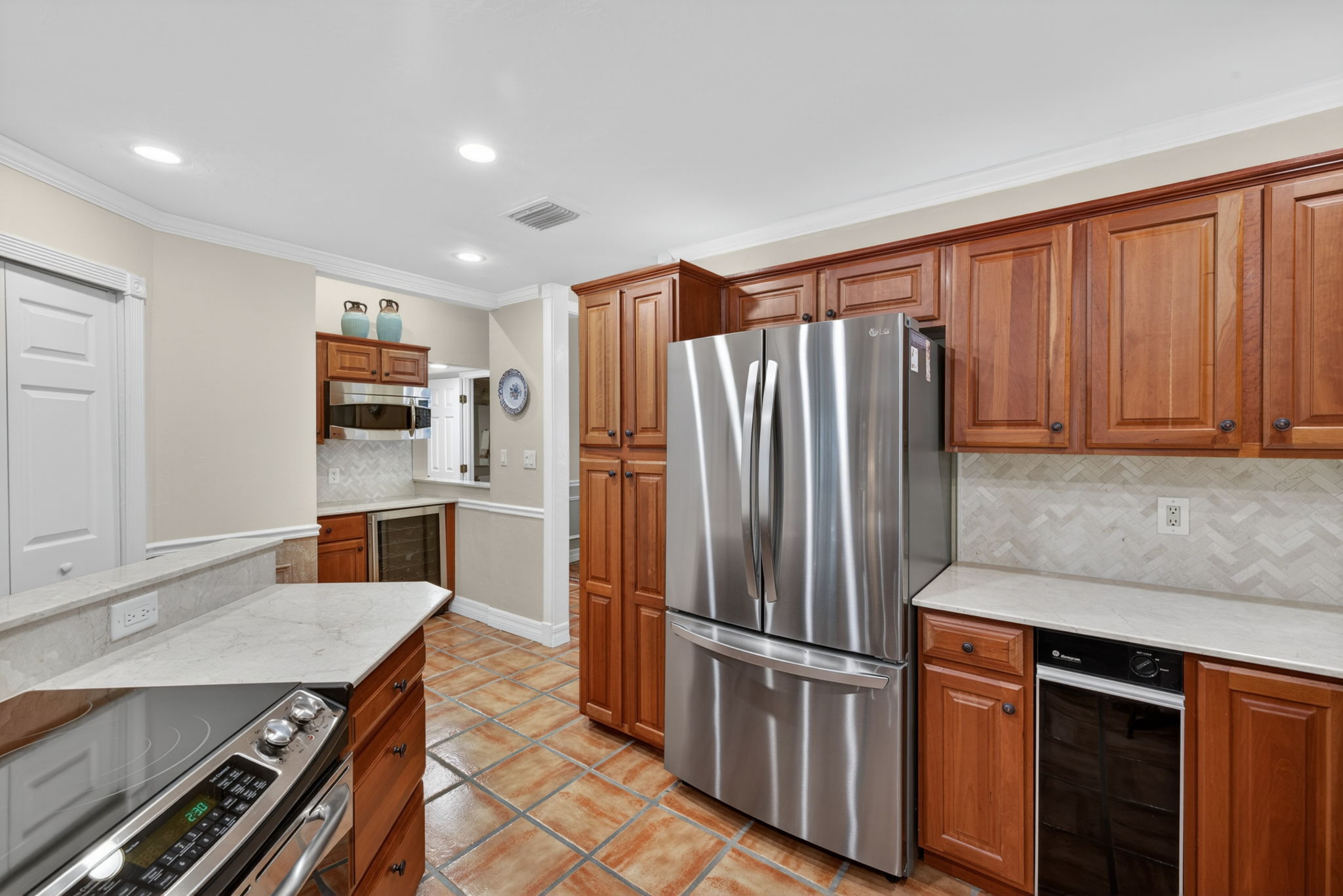 Kitchen 5 of 6