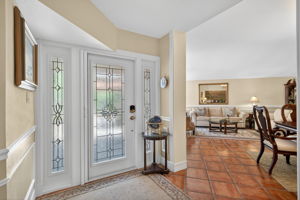 Foyer 2 of 2