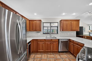 Kitchen 3 of 6