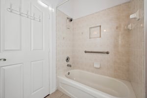NW Wandering Oak Ct-S2407-025.jpg