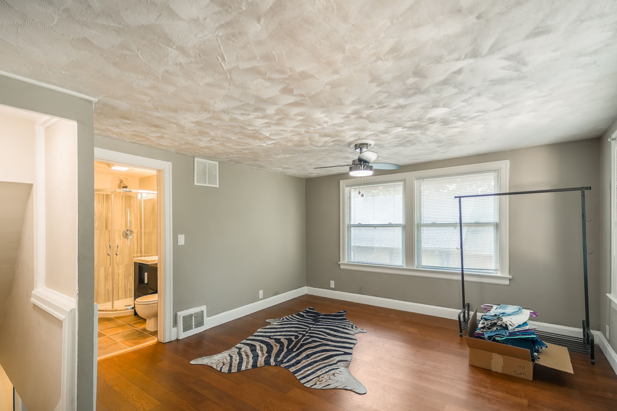 4516 Rainbow Blvd-33