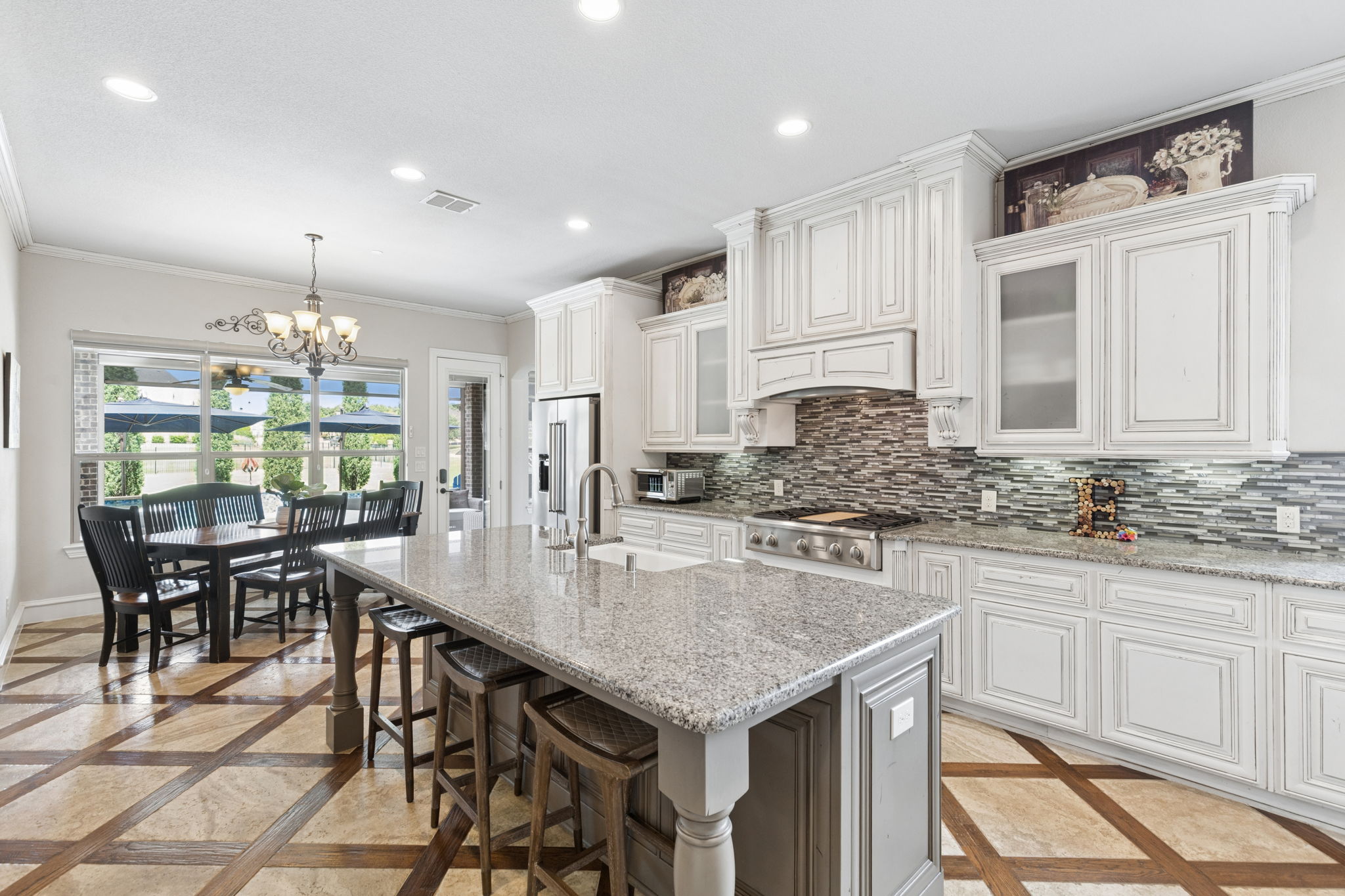 Kitchen/Breakfast Area