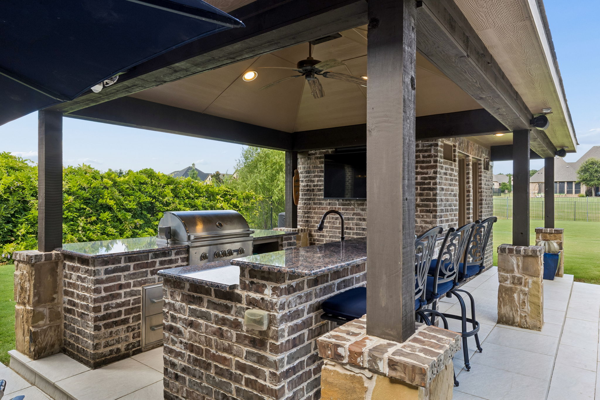Outdoor Kitchen