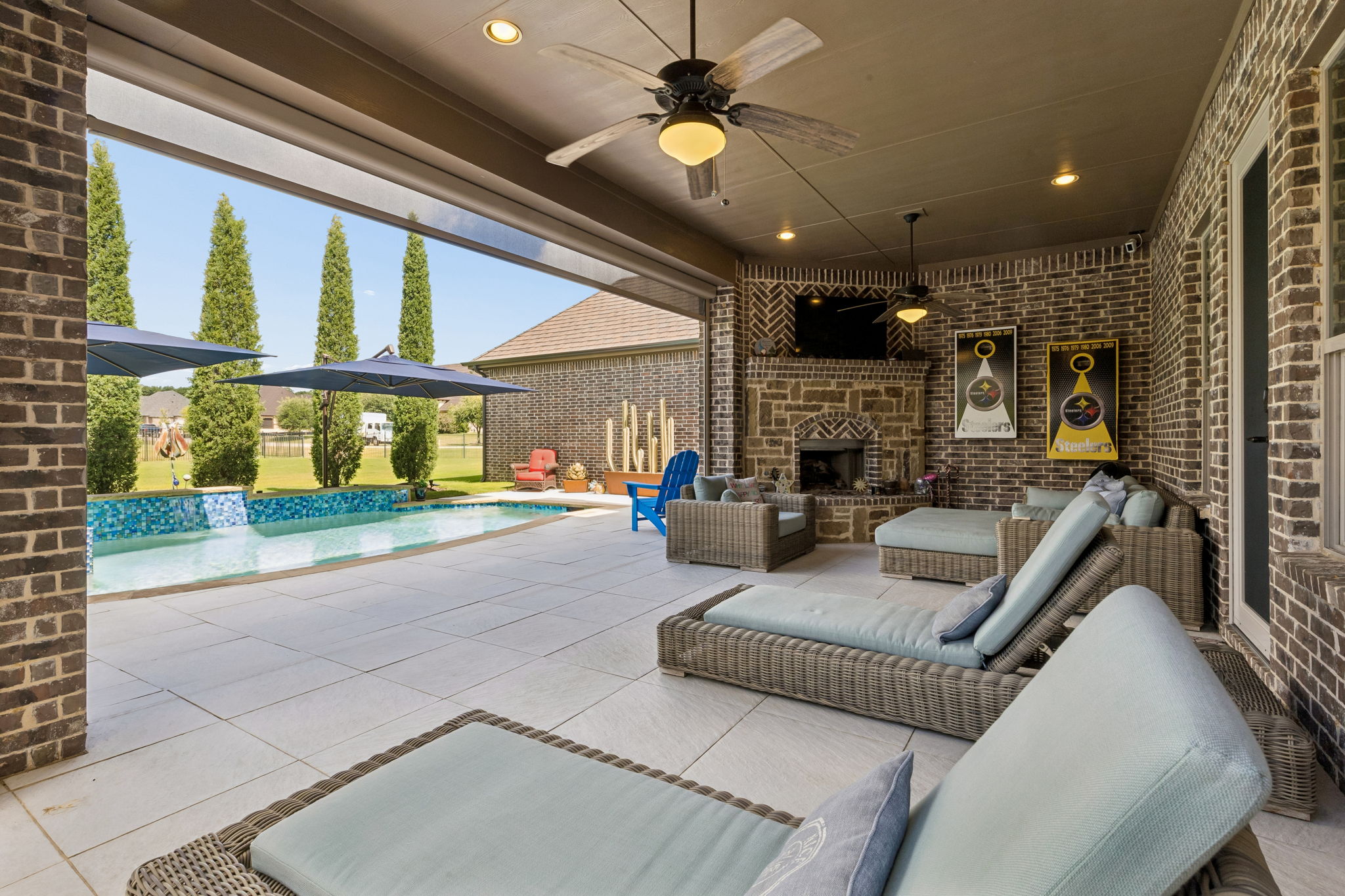 Outdoor Patio with Retractable Screen
