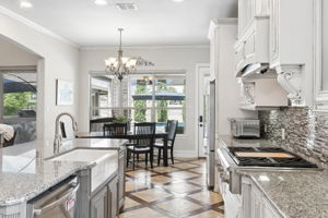 Kitchen/Breakfast Area