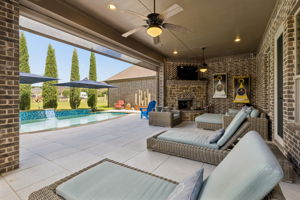 Outdoor Patio with Retractable Screen