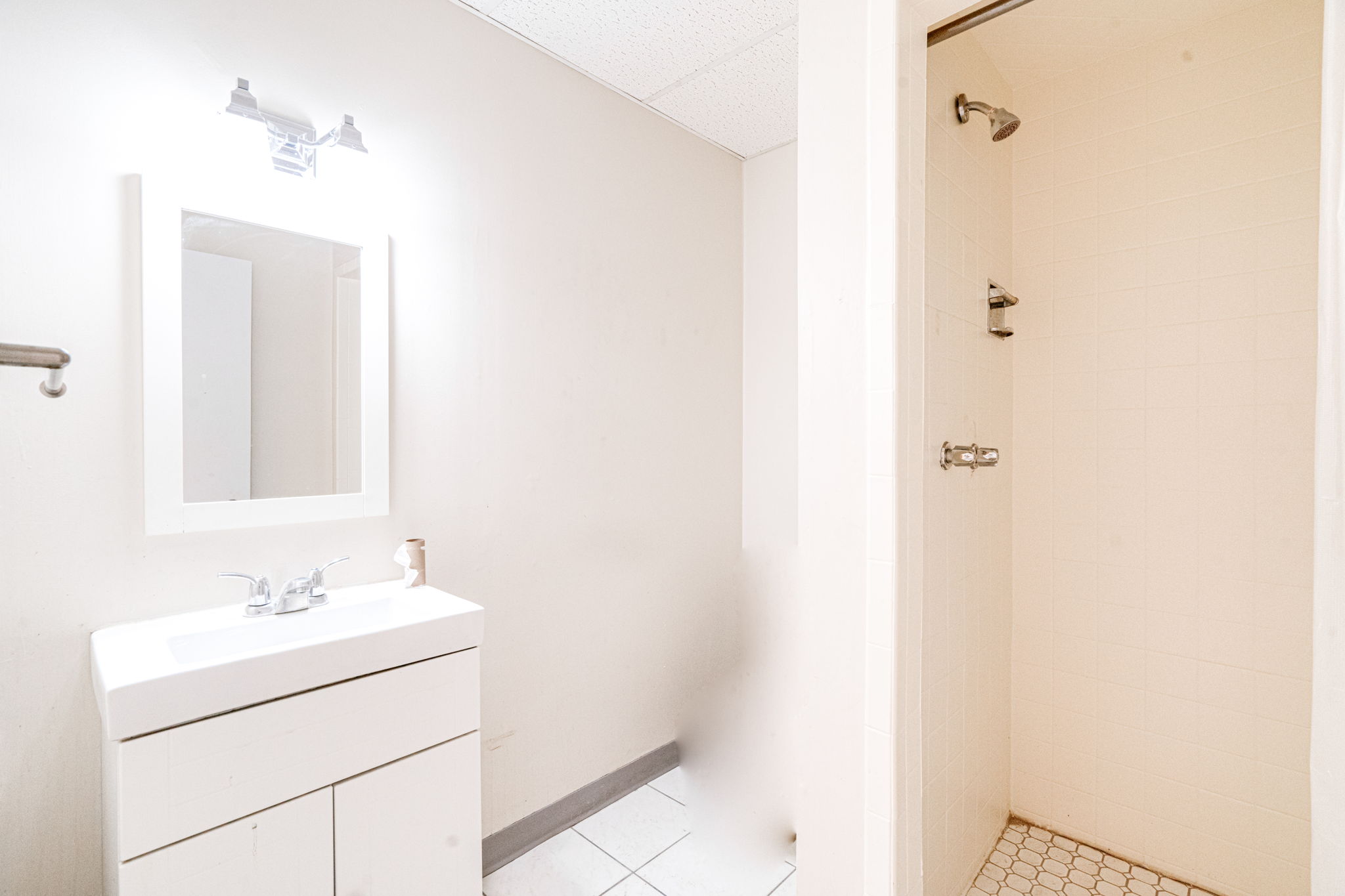 452 Bowes Rd Unit 4 Vaughan, ON L4K 1K2